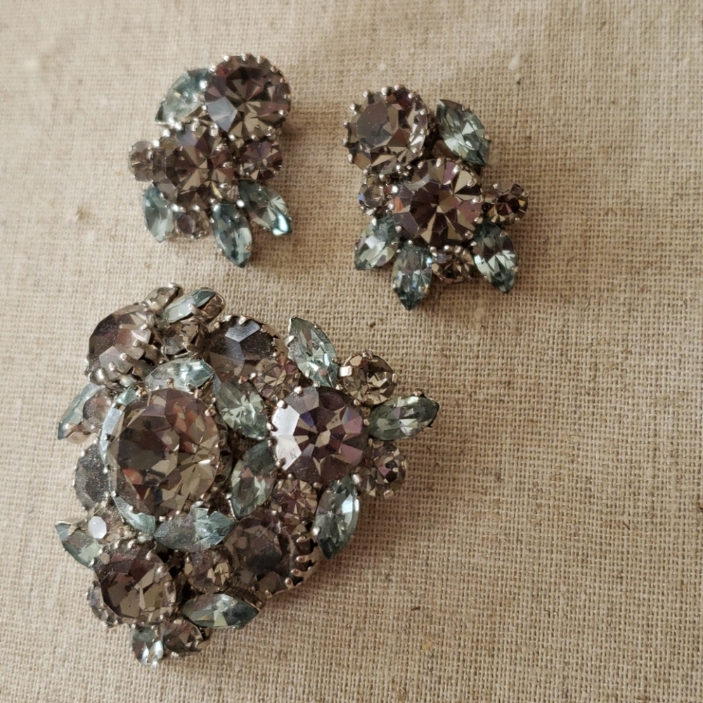 Vintage broach and matching clip on earrings